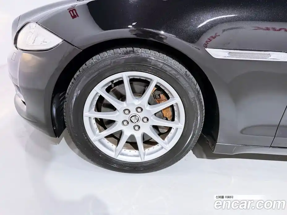 Jaguar XJ 2013 2.0 Автомат в Москве № 283953, фото 20