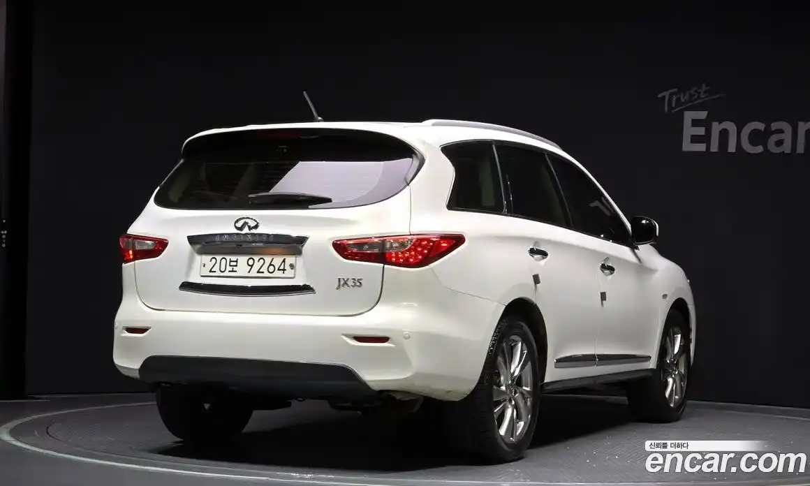 Infiniti JX 2013 3.5 Автомат в Москве № 295797, фото 16