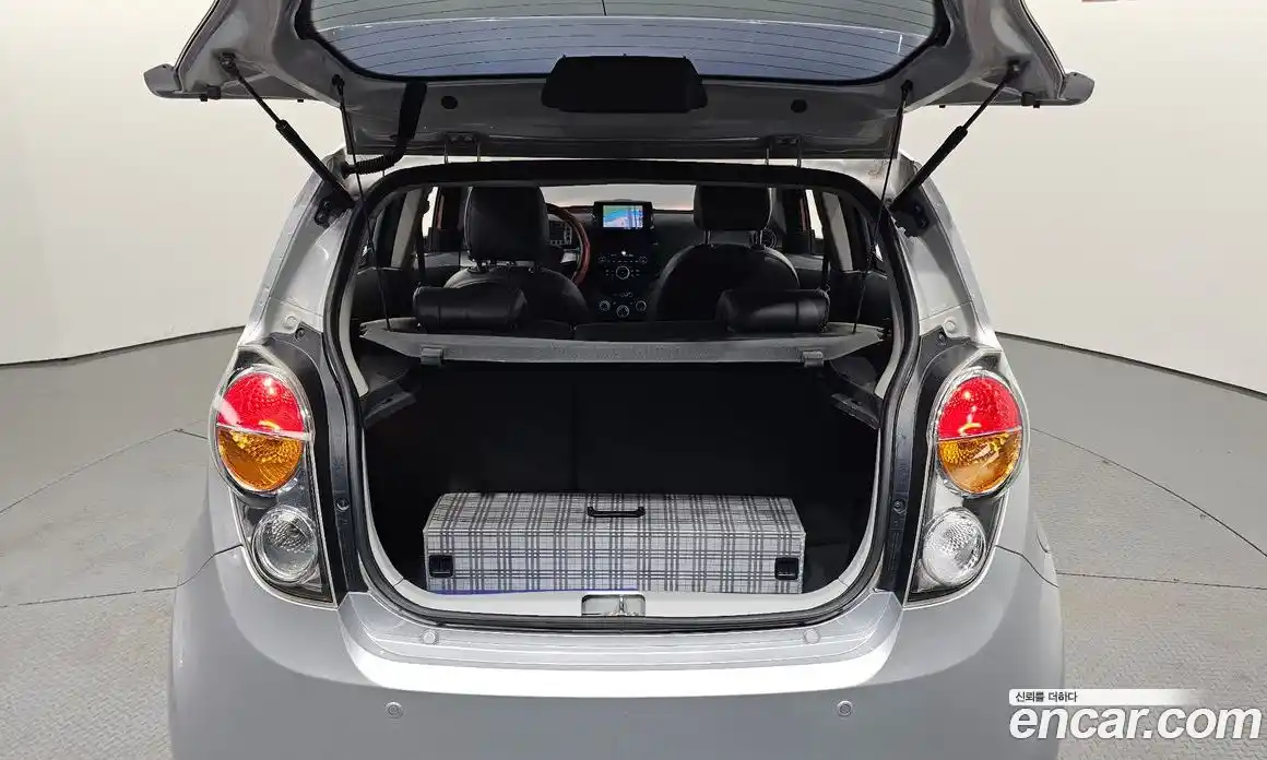 Chevrolet Spark 2012 1.0 Автомат в Москве № 327322, фото 12