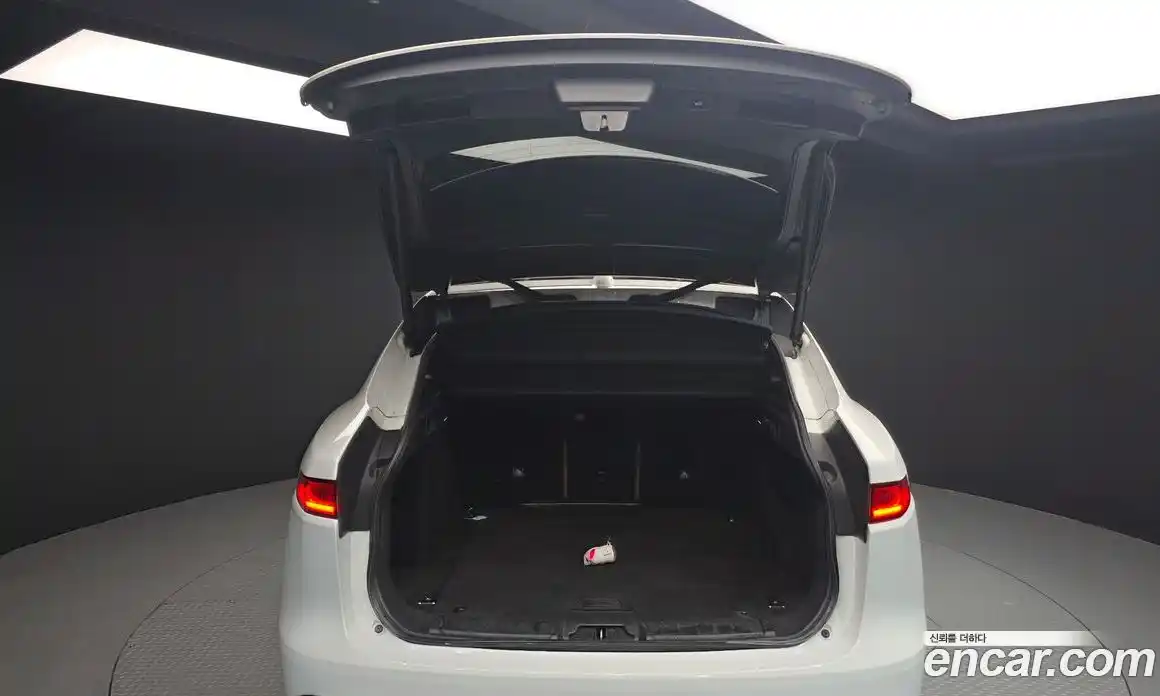 Jaguar F-Pace 2018 2.0 Автомат в Москве № 364466, фото 20