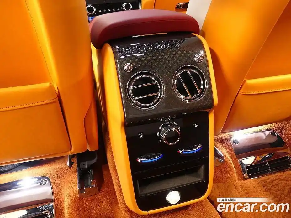 Rolls-Royce Cullinan 2021 6.7 Автомат в Москве № 366823, фото 16