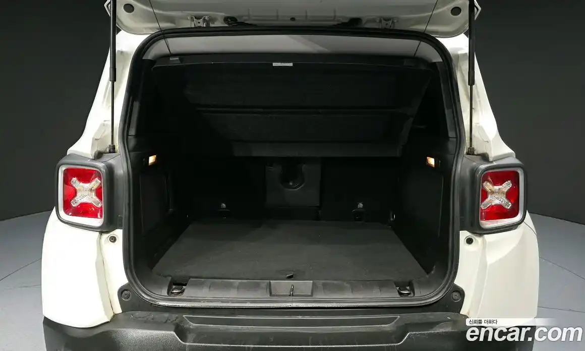 Jeep Renegade 2015 2.0 Автомат в Москве № 397079, фото 19