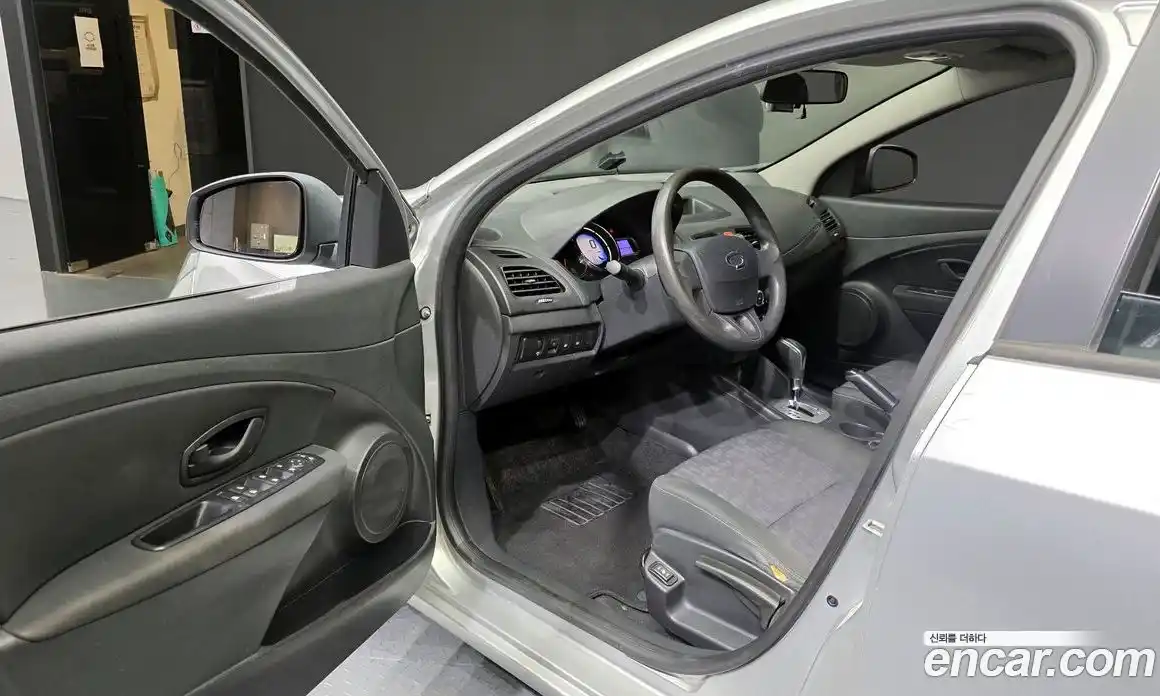 Renault SM3 2015 1.6 Автомат в Москве № 107487, фото 8