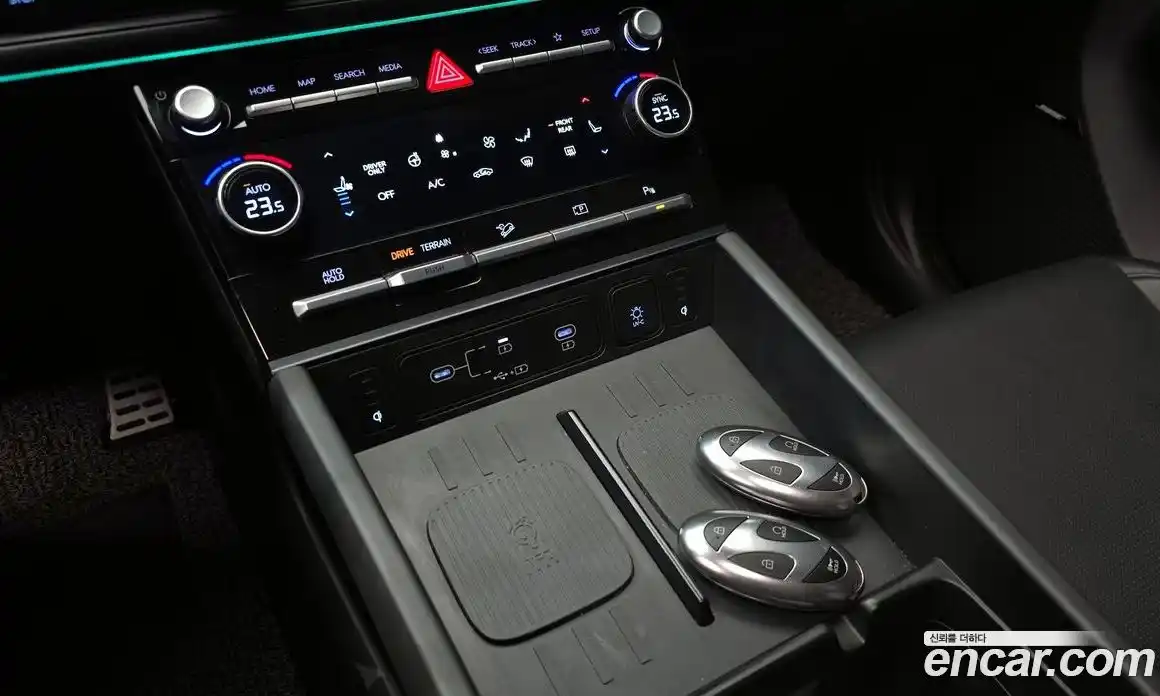 Hyundai Santa Fe 2024 1.6 Автомат в Москве № 110106, фото 16