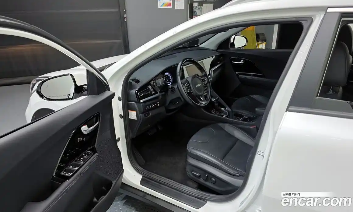 Kia Niro 2022 1.6 Автомат в Москве № 132612, фото 15