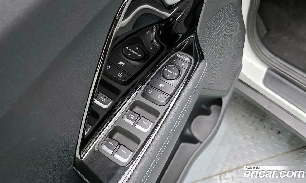 Kia Niro 2022 1.6 Автомат в Москве № 132612, фото 16