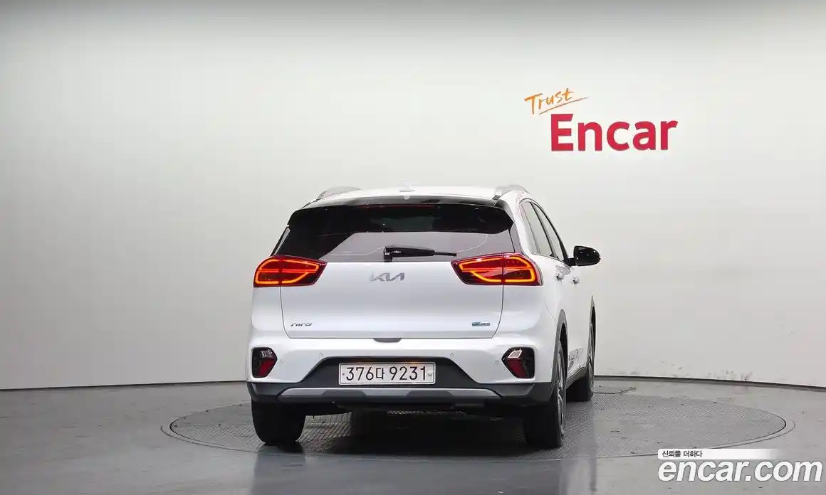 Kia Niro 2022 1.6 Автомат в Москве № 132612, фото 17