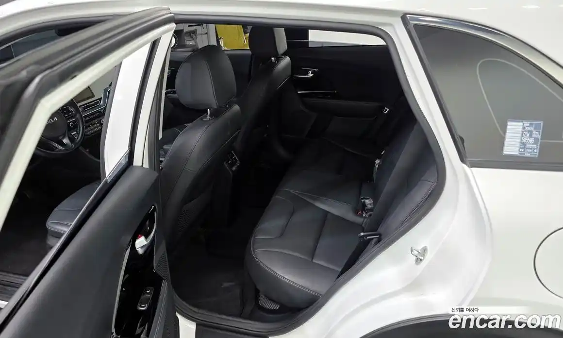 Kia Niro 2022 1.6 Автомат в Москве № 132612, фото 18