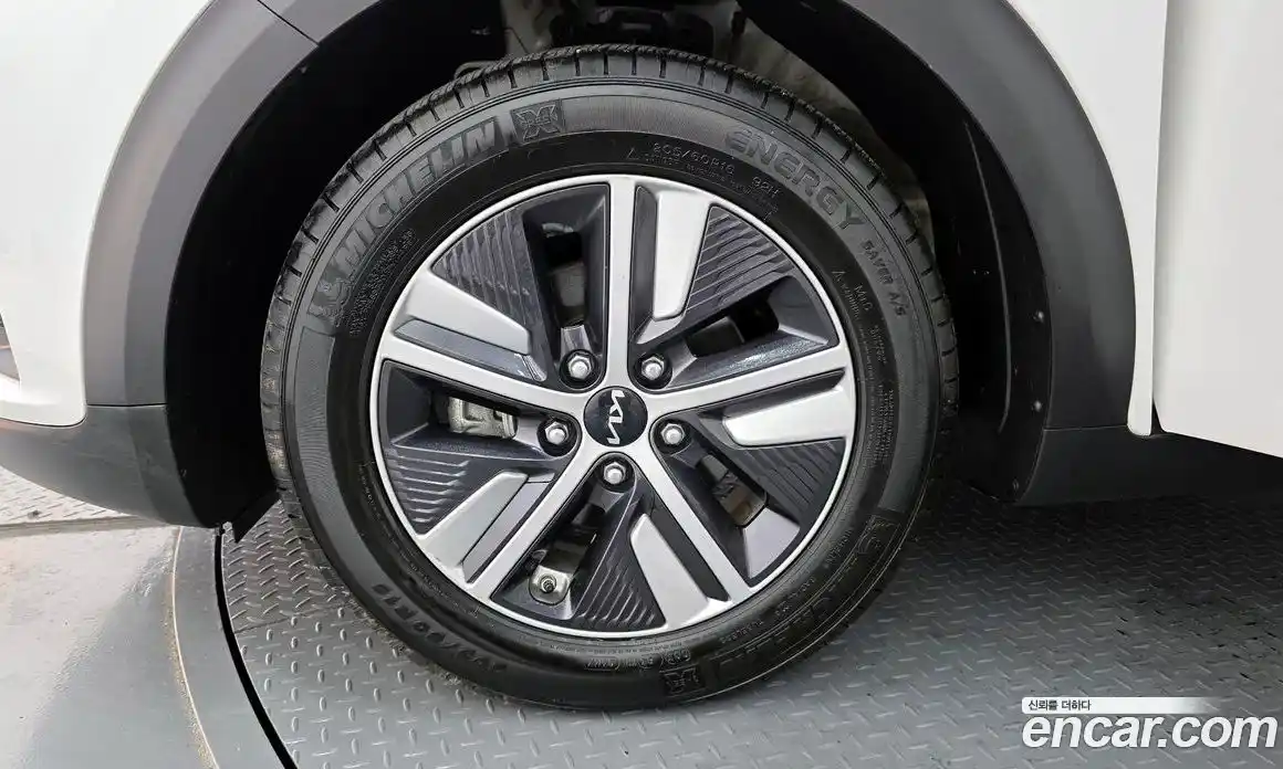 Kia Niro 2022 1.6 Автомат в Москве № 132612, фото 20