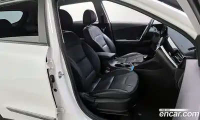 Kia Niro 2022 1.6 Автомат в Москве № 132612, миниатюра 4