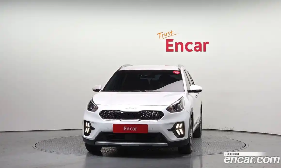 Kia Niro 2022 1.6 Автомат в Москве № 132612, фото 6