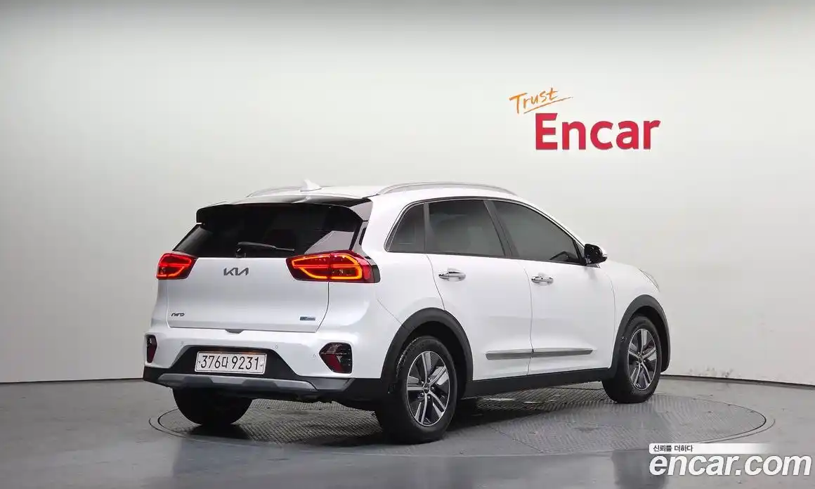 Kia Niro 2022 1.6 Автомат в Москве № 132612, фото 9