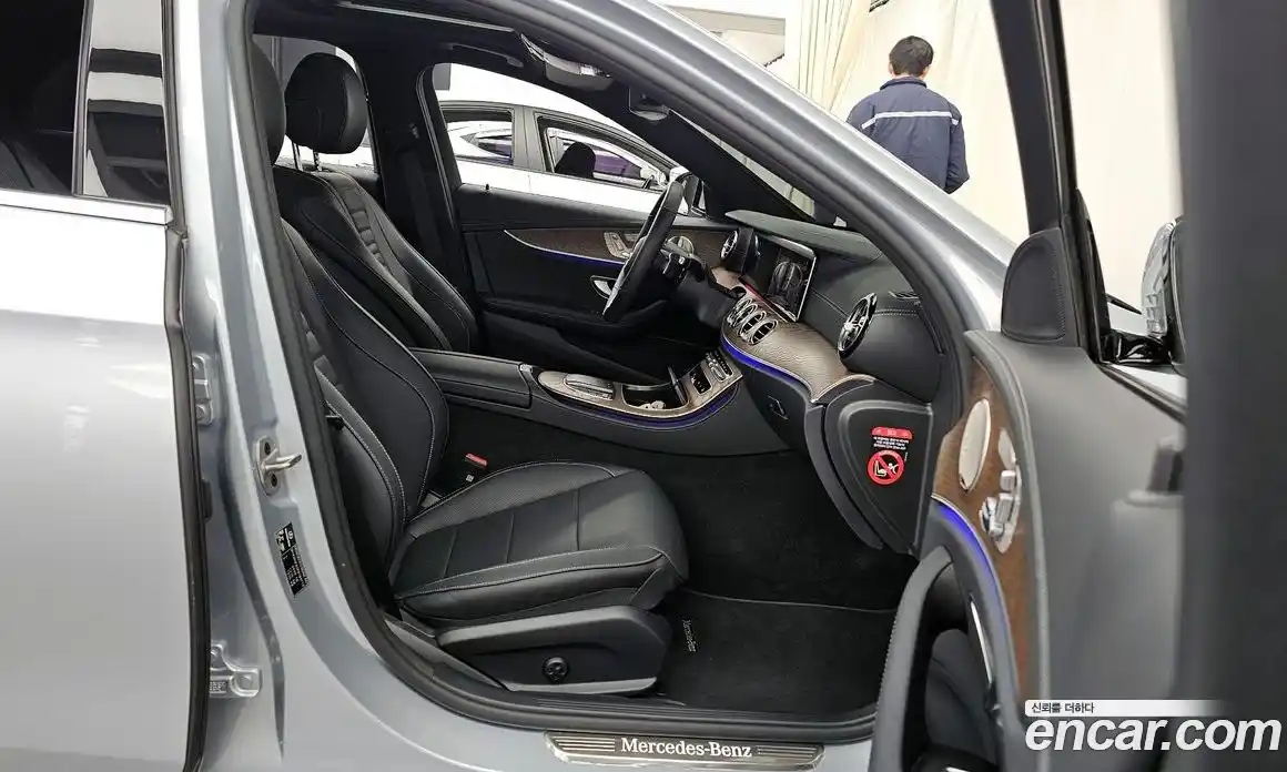 Mercedes-Benz E-Class 2023 1.9 Автомат в Москве № 135235, фото 15