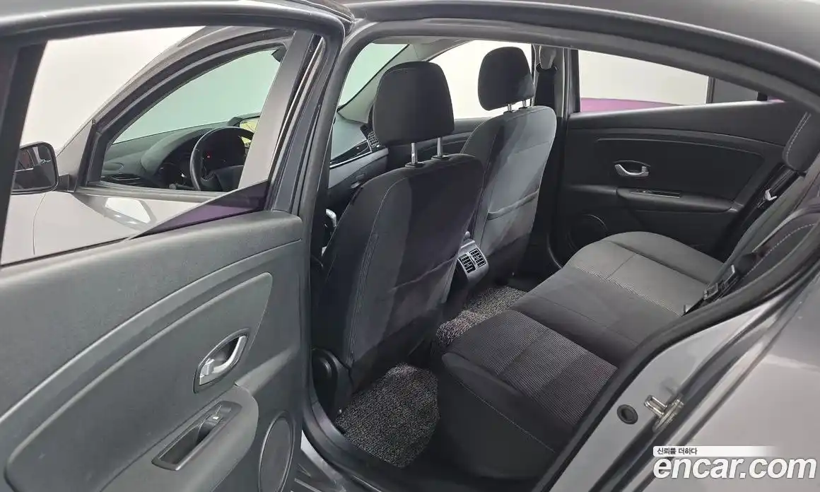 Renault SM3 2016 1.6 Автомат в Москве № 148097, фото 17