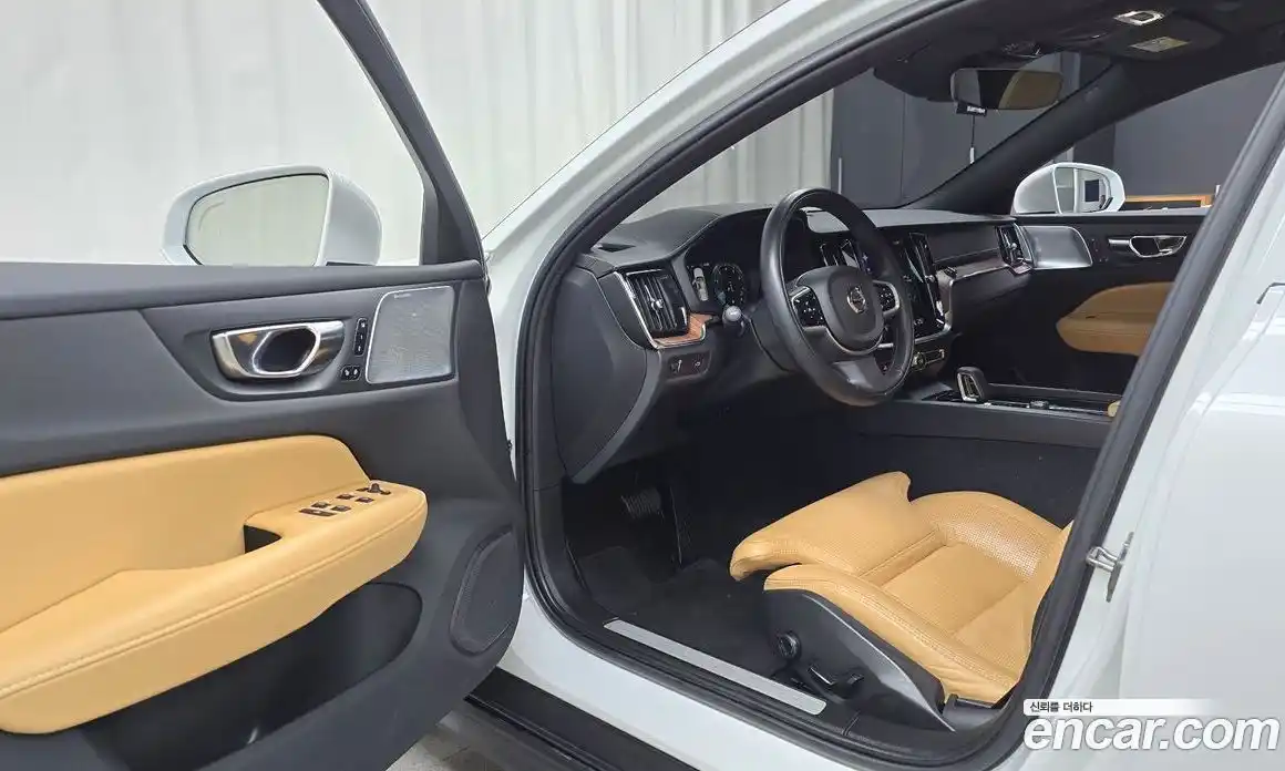 Volvo V60 2022 2.0 Автомат в Москве № 164579, фото 13