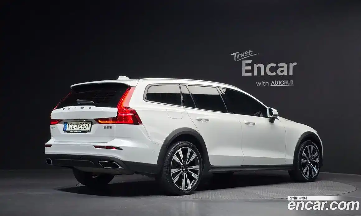 Volvo V60 2022 2.0 Автомат в Москве № 164579, фото 4