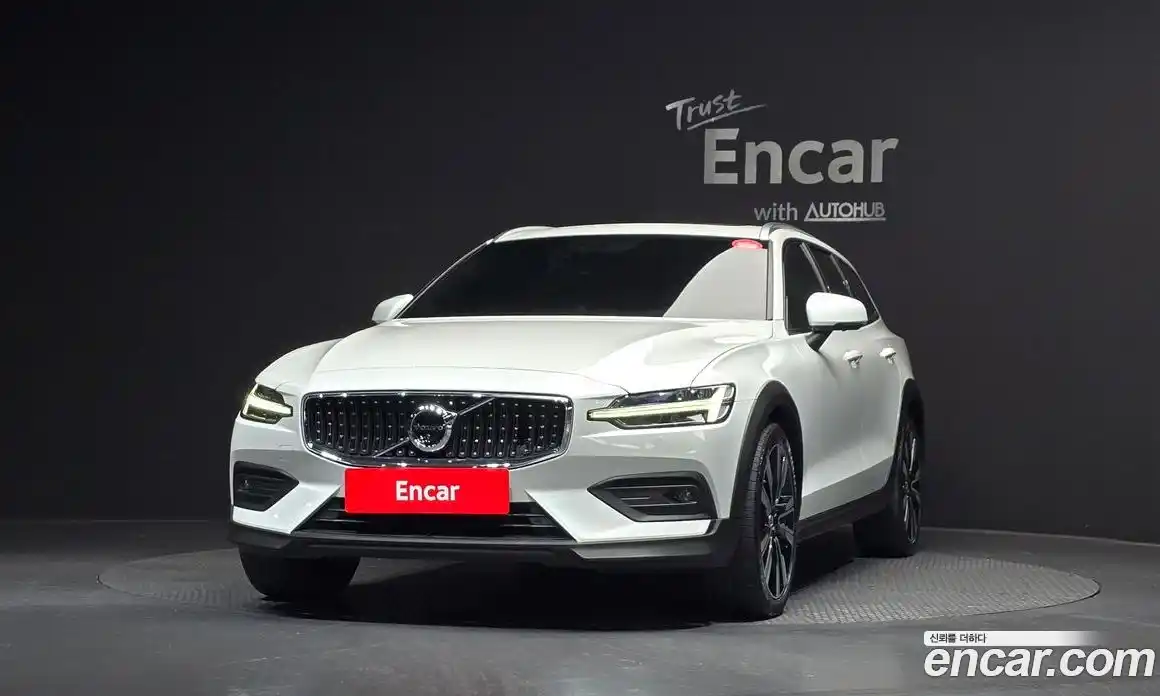 Volvo V60 2022 2.0 Автомат в Москве № 164579, фото 5