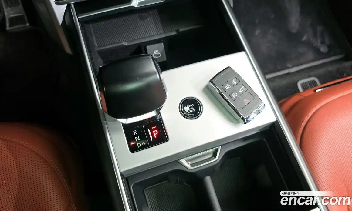 Land Rover Range-Rover 2024 4.4 Автомат в Москве № 166021, фото 16