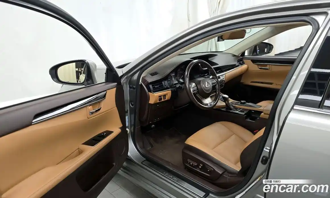 Lexus ES 2017 2.5 Автомат в Москве № 168192, фото 19