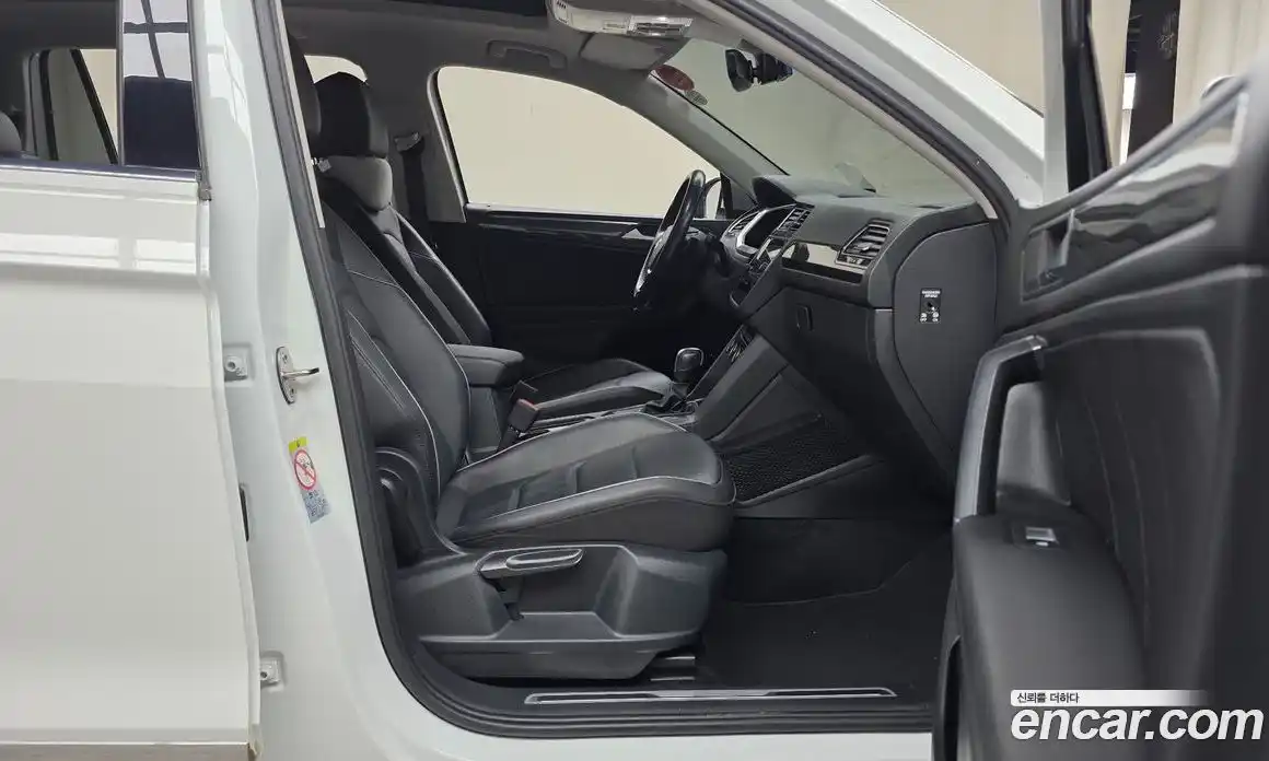 Volkswagen Tiguan 2020 2.0 Автомат в Москве № 168649, фото 12