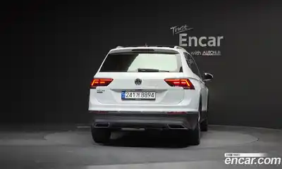 Volkswagen Tiguan 2020 2.0 Автомат в Москве № 168649, миниатюра 2