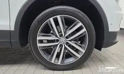 Volkswagen Tiguan 2020 2.0 Автомат в Москве № 168649, миниатюра 3