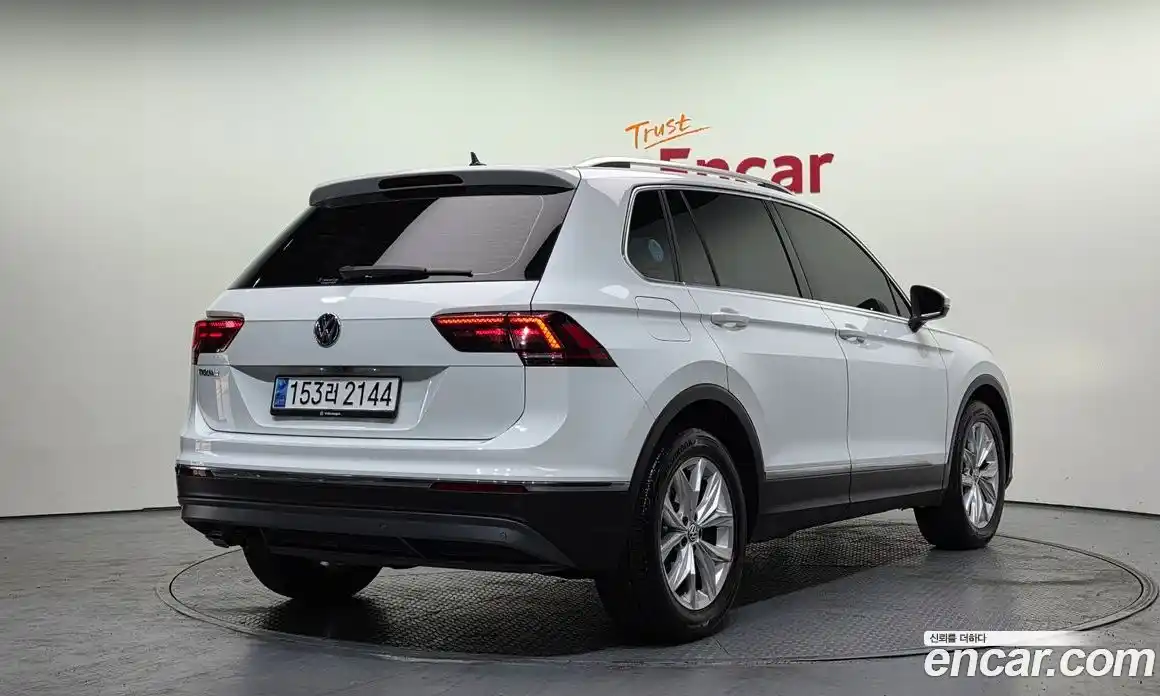 Volkswagen Tiguan 2020 2.0 Автомат в Москве № 168986, фото 5