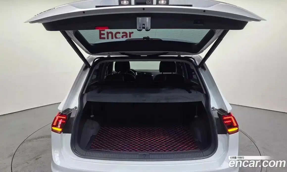 Volkswagen Tiguan 2020 2.0 Автомат в Москве № 168986, фото 8