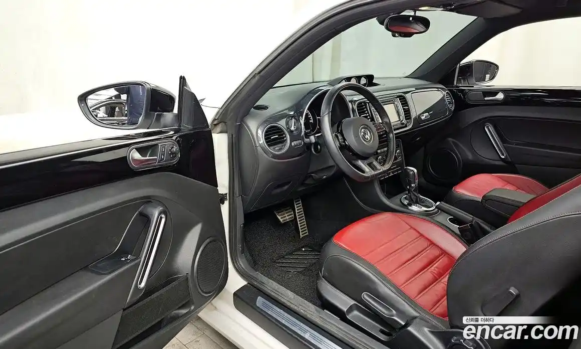 Volkswagen Beatle 2013 2.0 Автомат в Москве № 169046, фото 11