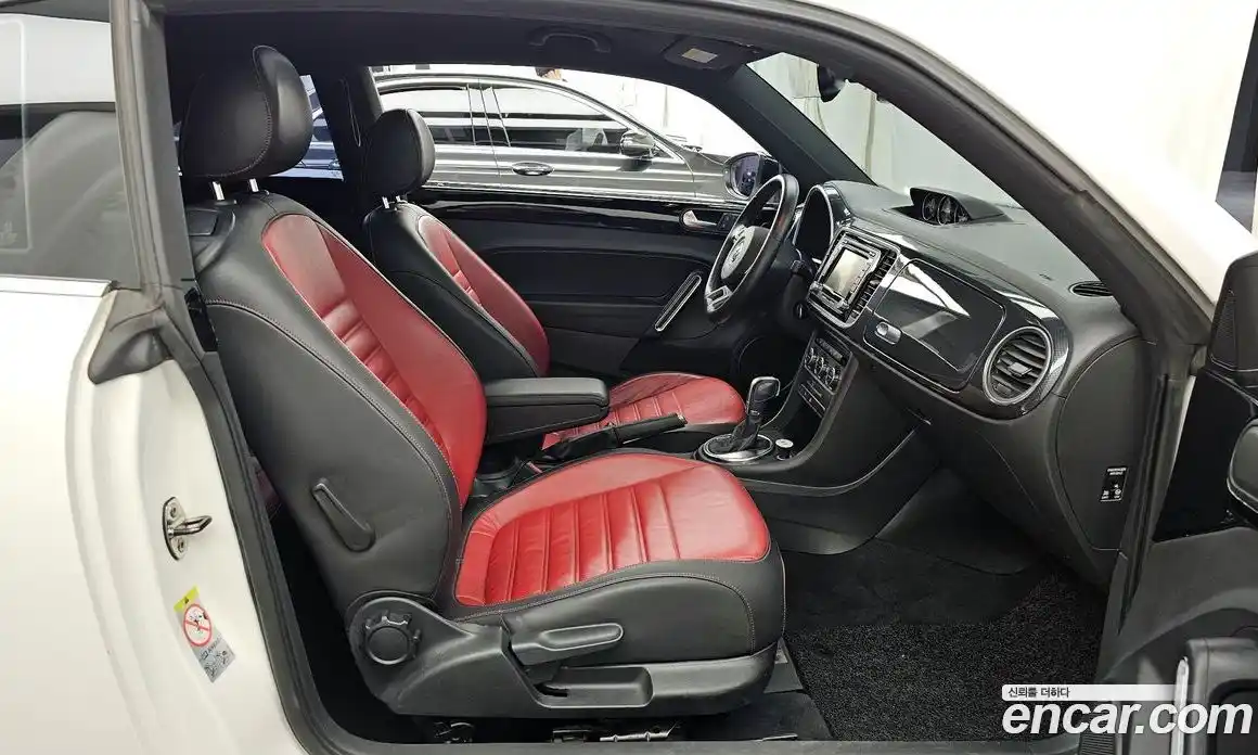 Volkswagen Beatle 2013 2.0 Автомат в Москве № 169046, фото 15