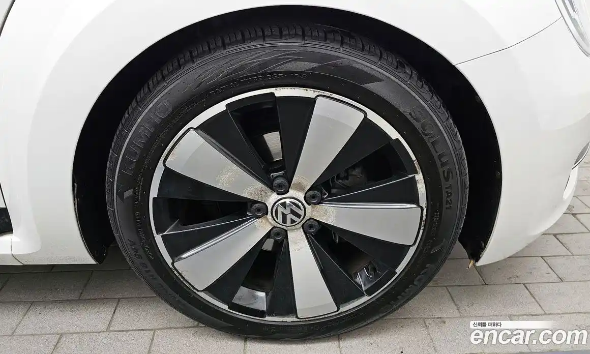 Volkswagen Beatle 2013 2.0 Автомат в Москве № 169046, фото 20