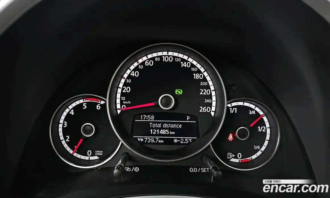 Volkswagen Beatle 2013 2.0 Автомат в Москве № 169046, фото 7