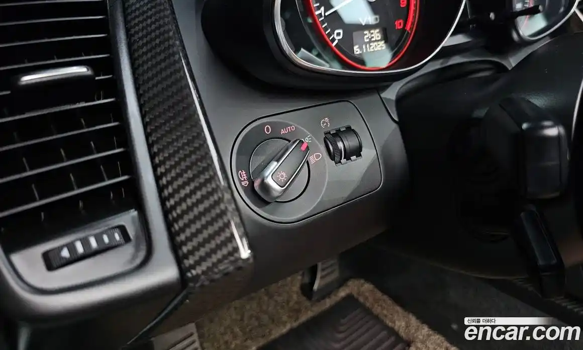 Audi R8 2012 5.2 Робот в Москве № 195147, фото 17