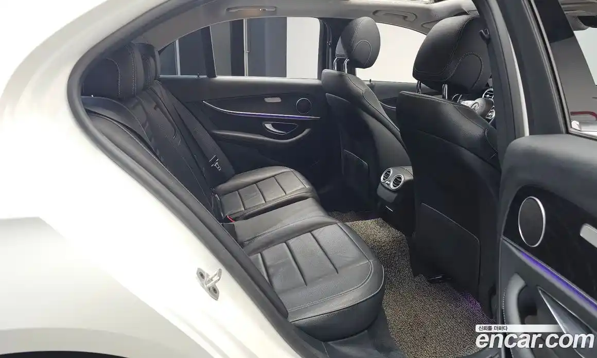 Mercedes-Benz E-Class 2020 1.9 Автомат в Москве № 195325, фото 15