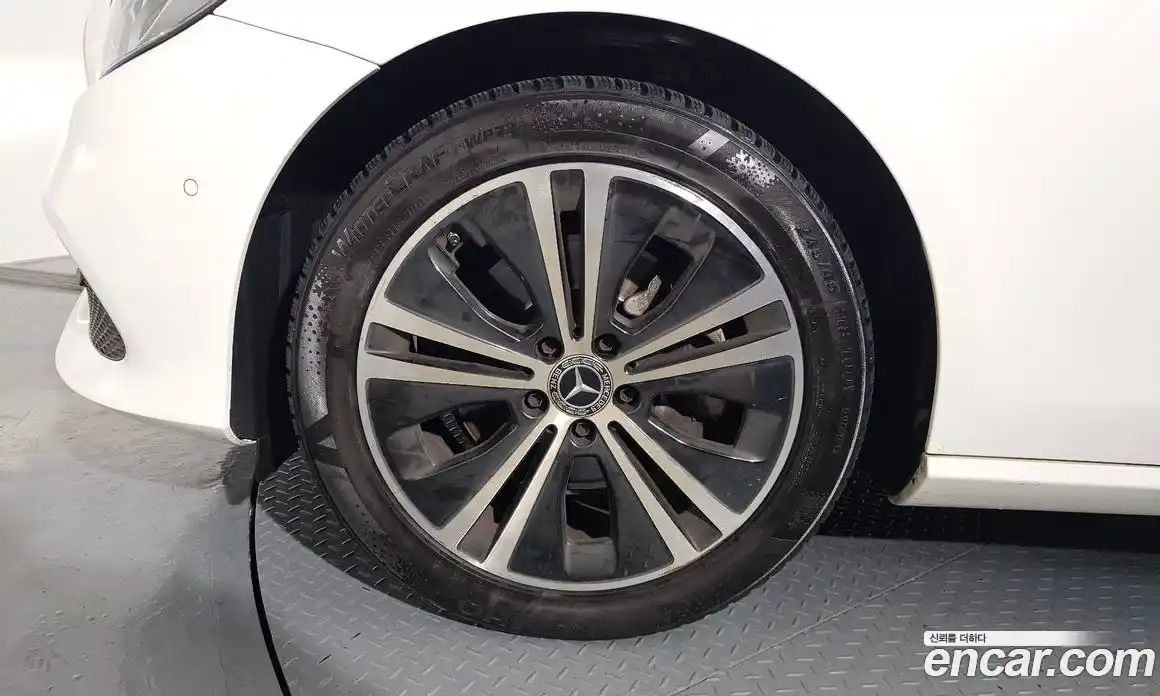 Mercedes-Benz E-Class 2020 1.9 Автомат в Москве № 195325, фото 17