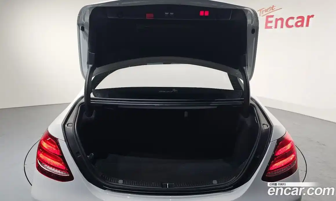 Mercedes-Benz E-Class 2020 1.9 Автомат в Москве № 195325, фото 18