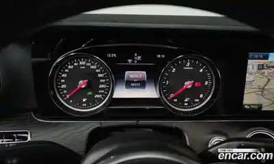 Mercedes-Benz E-Class 2020 1.9 Автомат в Москве № 195325, миниатюра 3