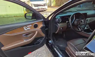 Mercedes-Benz E-Class 2021 2.0 Автомат в Москве № 195519, миниатюра 11