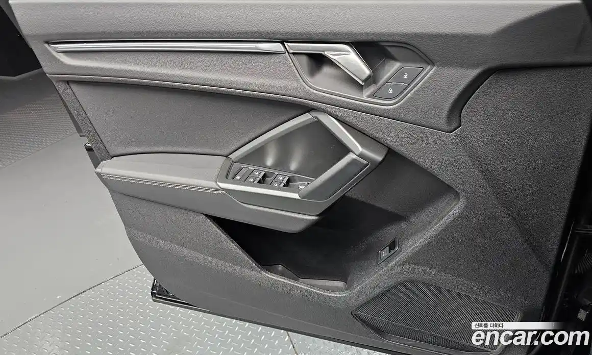 Audi Q3 2023 2.0 Автомат в Москве № 196284, фото 3