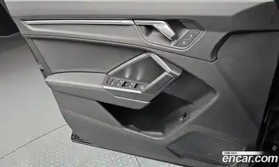 Audi Q3 2023 2.0 Автомат в Москве № 196284, миниатюра 3