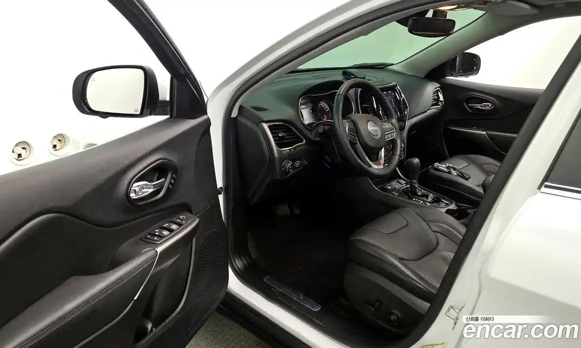 Jeep Cherokee 2020 2.4 Автомат в Москве № 199457, фото 10