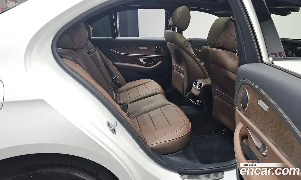 Mercedes-Benz E-Class 2022 2.0 Автомат в Москве № 200412, фото 12