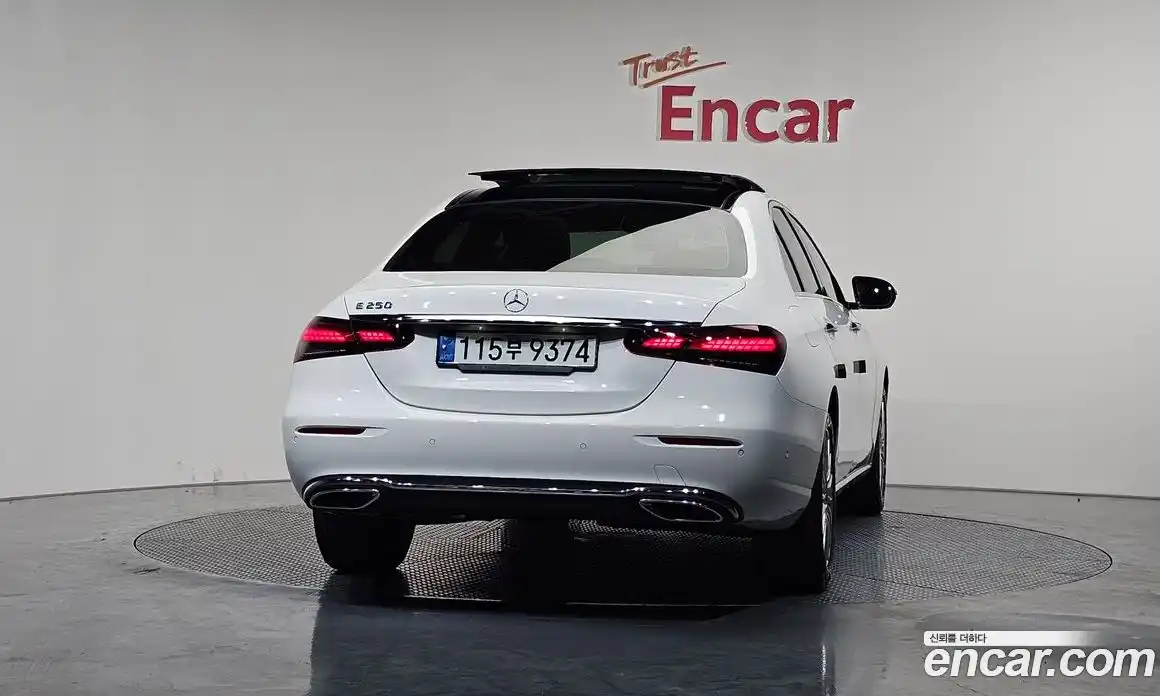 Mercedes-Benz E-Class 2022 2.0 Автомат в Москве № 200412, фото 4