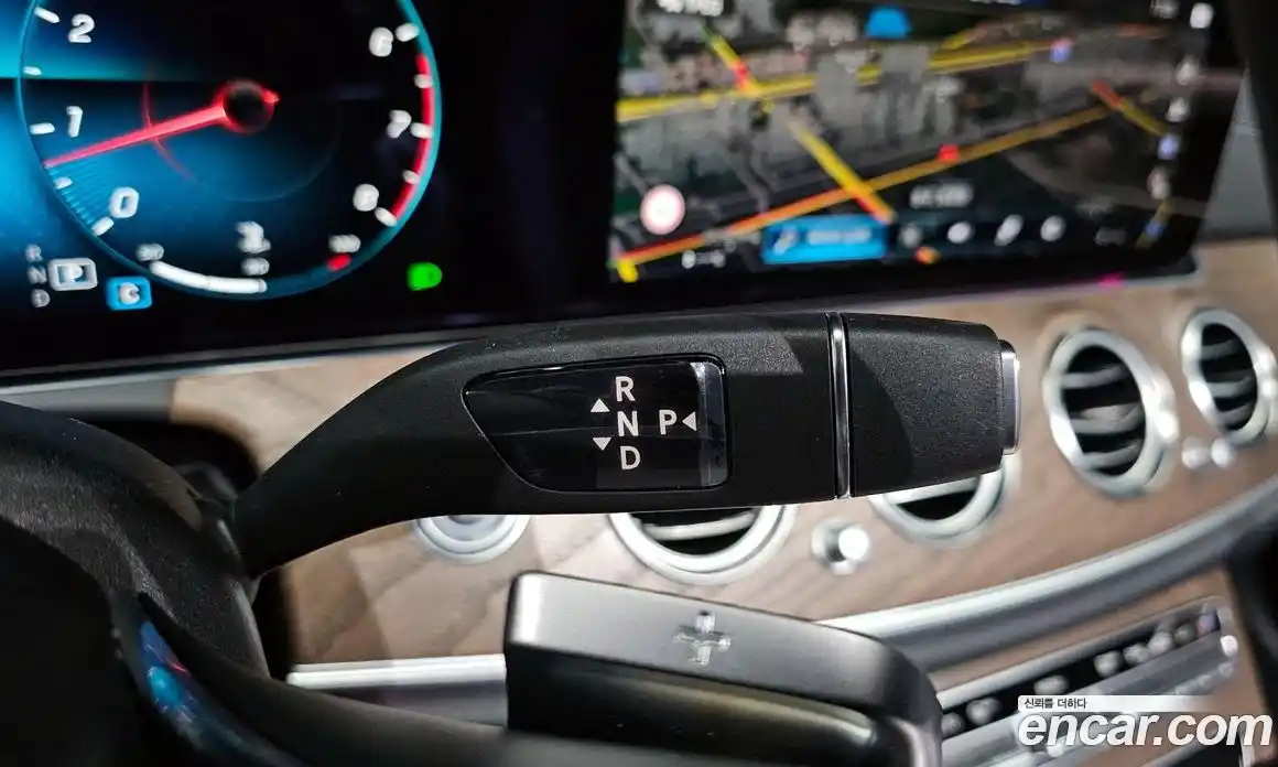 Mercedes-Benz E-Class 2023 2.0 Автомат в Москве № 205045, фото 17