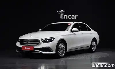 Mercedes-Benz E-Class 2023 2.0 Автомат в Москве № 205045, миниатюра 3