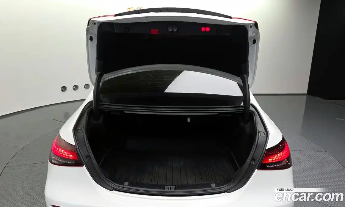 Mercedes-Benz E-Class 2021 1.9 Автомат в Москве № 212021, фото 8