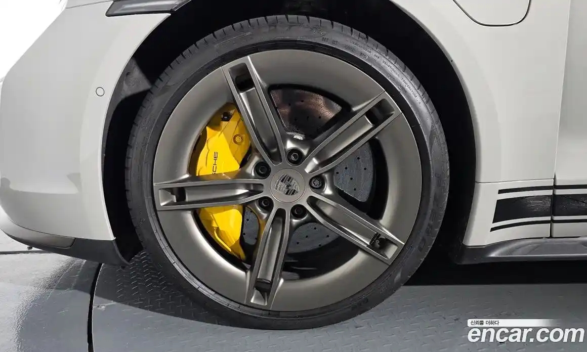 Porsche Taycan 2025 0.1 Автомат в Москве № 212970, фото 10