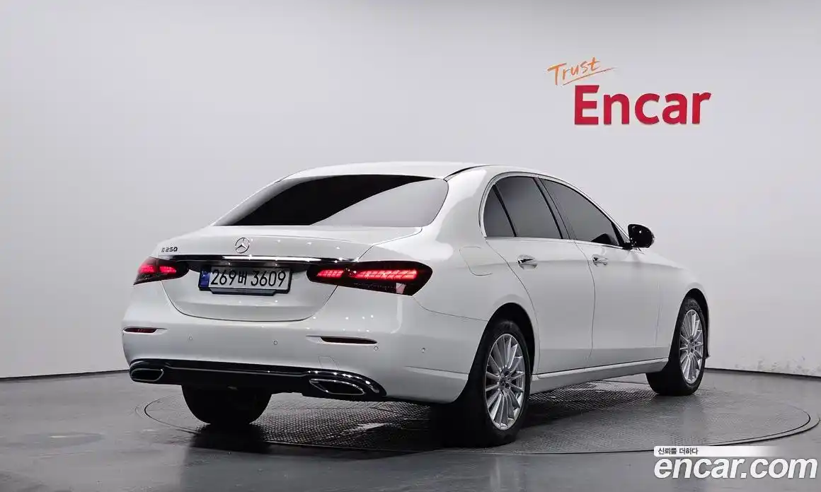 Mercedes-Benz E-Class 2023 2.0 Автомат в Москве № 220571, фото 16