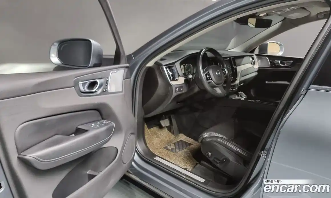 Volvo XC60 2021 2.0 Автомат в Москве № 230613, фото 15