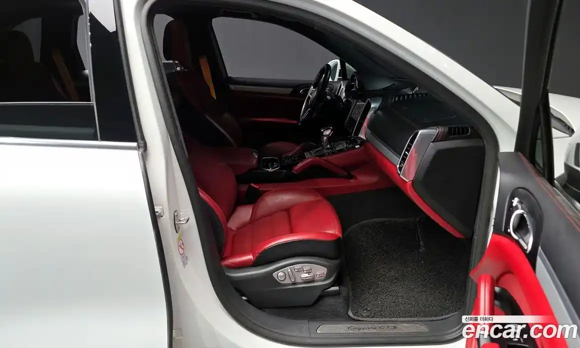 Porsche Cayenne 2018 3.6 Автомат в Москве № 231008, фото 1